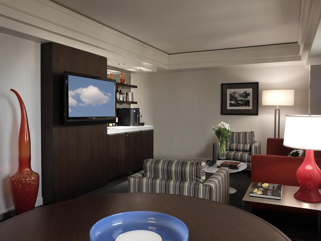Hotel Murano Такома Екстериор снимка A suite at the Renaissance Boston Harborview Hotel
