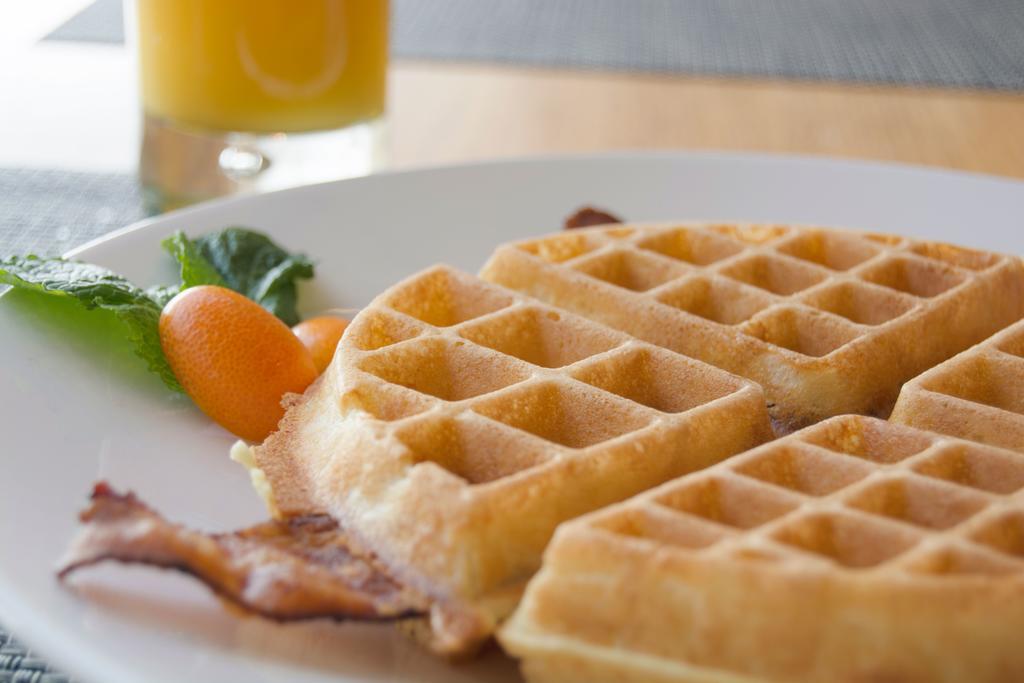 Hotel Murano Такома Екстериор снимка A Belgian waffle