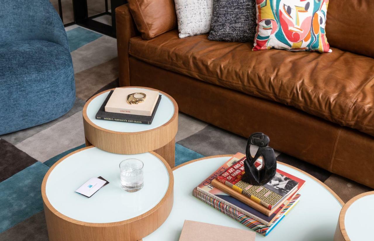Hotel Murano Такома Екстериор снимка A coffee table with a stack of books